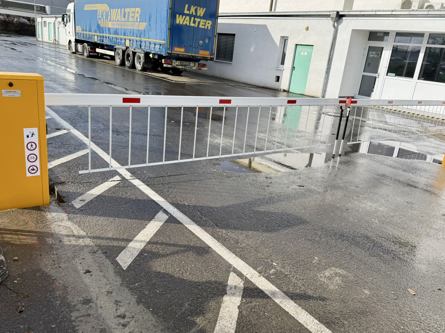 Rumatek Doppelschrankenanlage mit 12m Sperrbreite