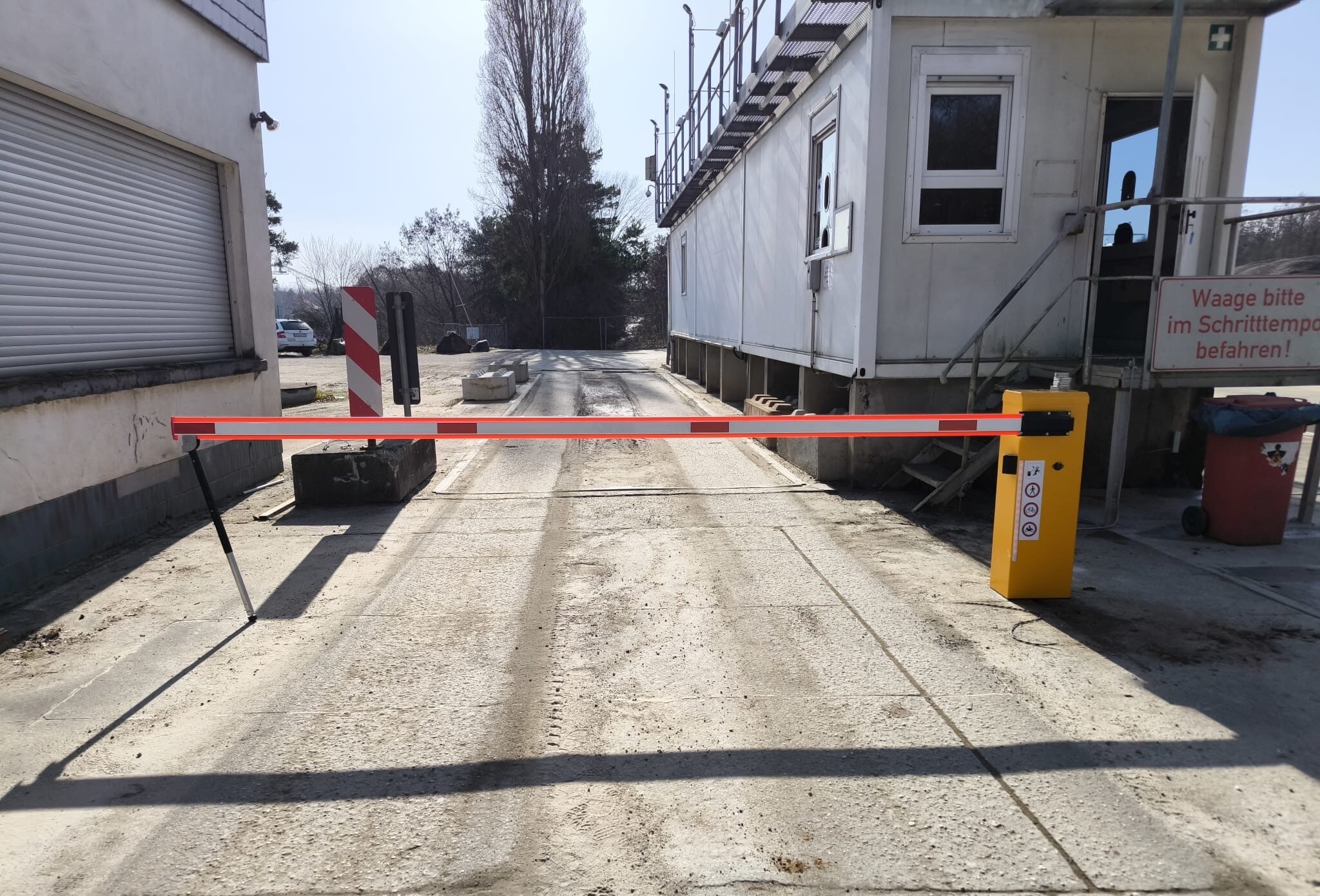 Elektrische Schranke für Kiesgrube in Langen