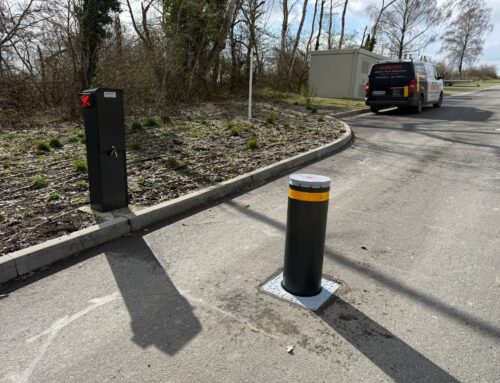 Kiedrich: Verkehrspoller für die Hoteleinfahrt